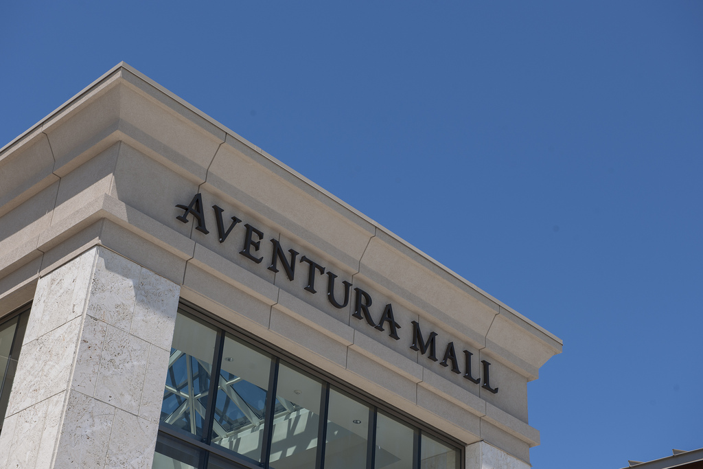 Aventura Mall Sign.jpg